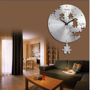 16 Inch Circilar Creative Wall Clock Art Wall Watch Modern Design LiviSeries: Metal Size: 38*50CM 
Mirror Material: NO 
Shell Material: Aluminium Alloy 
Suitable: Living Room, Dining Room, Bedroom 
Note: it is not include the battery, 16 Inch Circilar Creative Wall Clock Art Wall Watch Modern Design Living Room